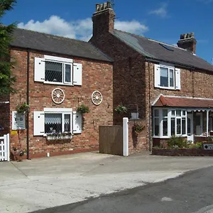 https://fifth-milestone-cottage.yorkshirehotels.net